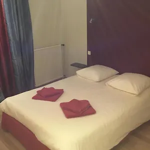 https://la-chataigneraie-uzer.hotels-rhonealpes.com